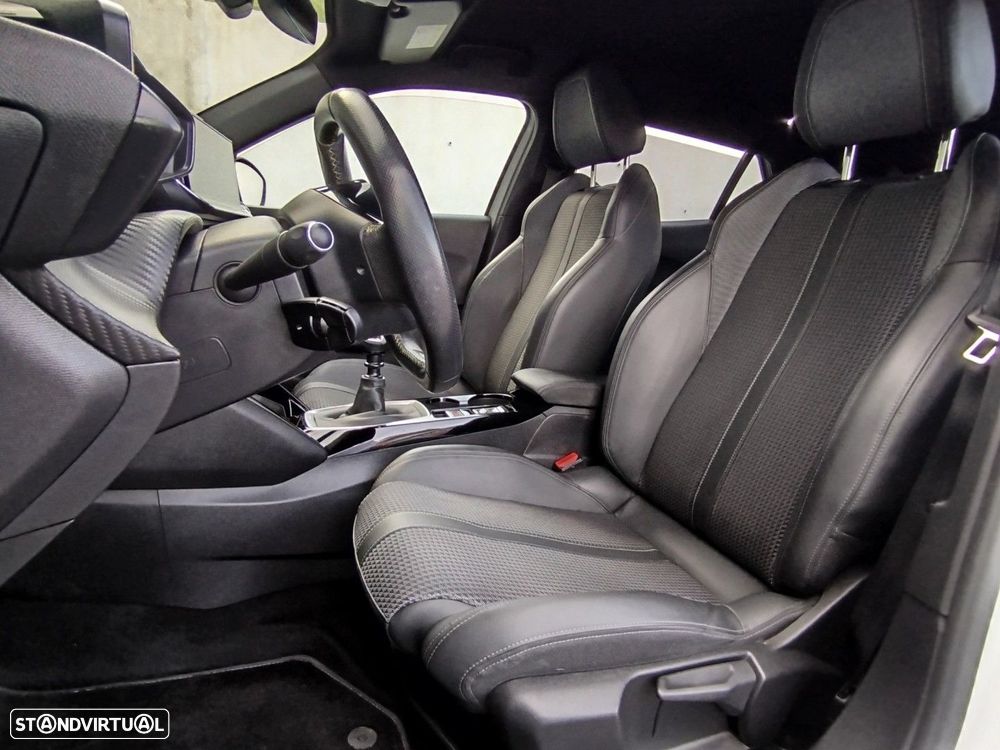 Peugeot 2008 1.2 PureTech GT Line - 21