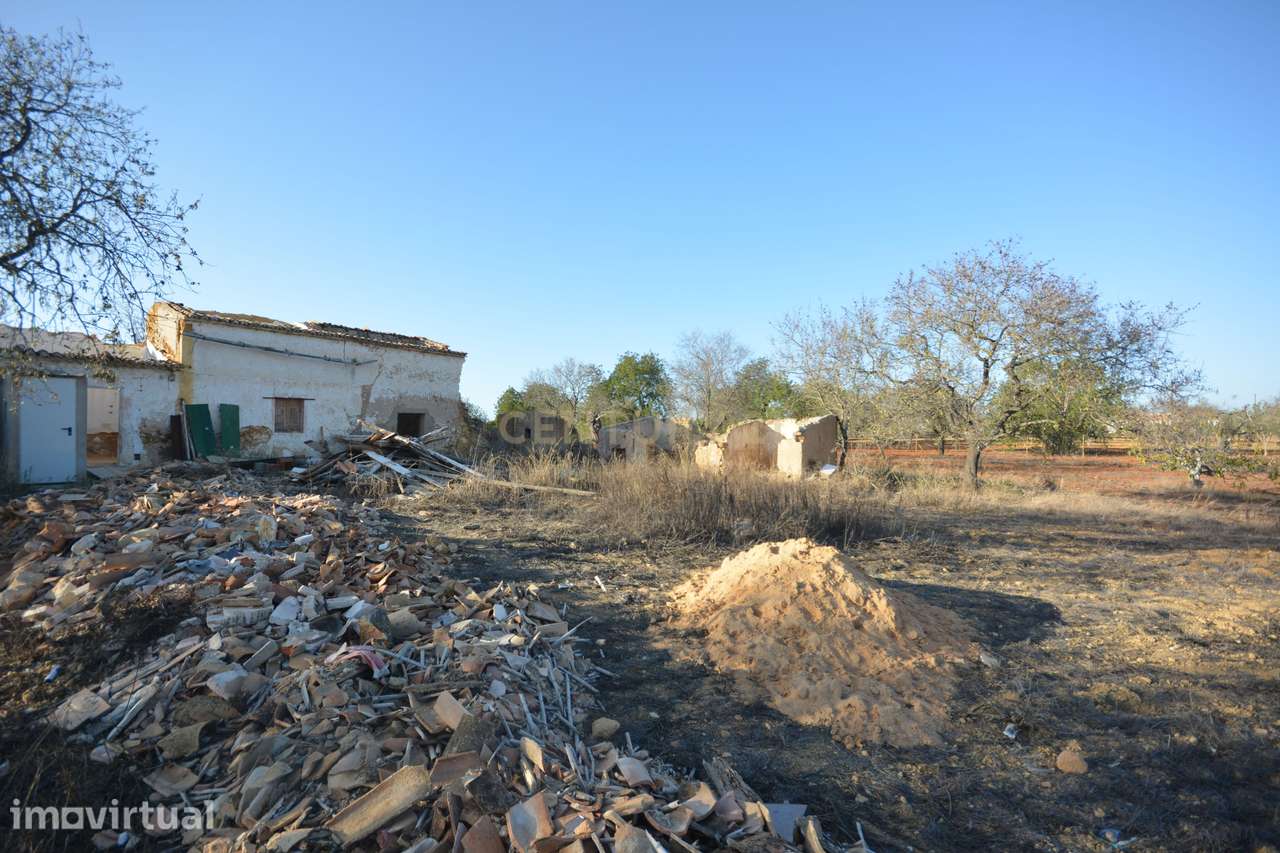 Quinta com 6930m2 localizada em Alpouvar, Albufeira - Grande imagem: 2/5