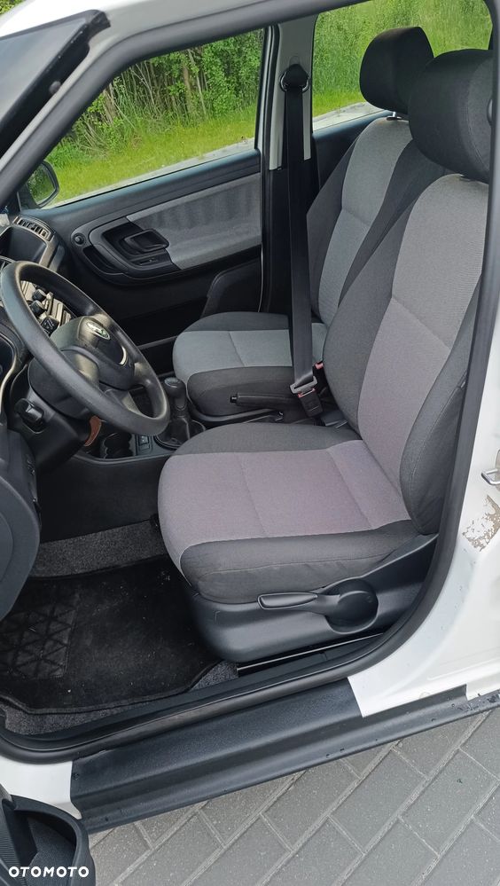 Skoda Fabia 1.2 HTP Ambiente - 13
