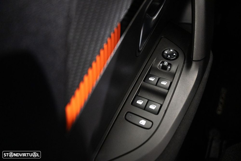 Peugeot 2008 1.2 PureTech Active EAT8 - 26