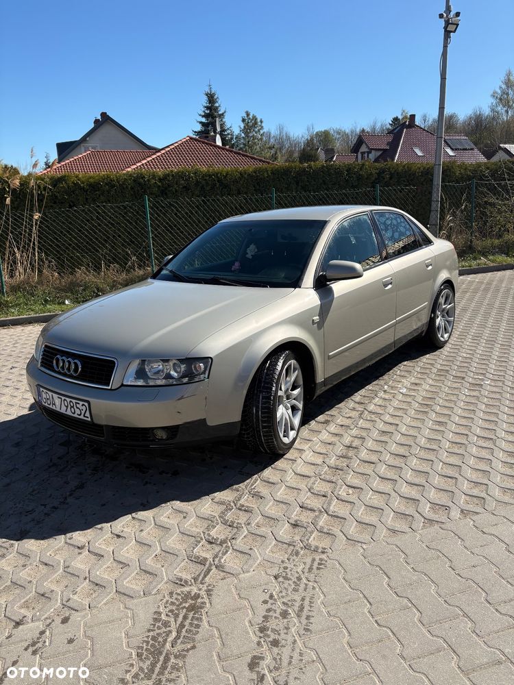Audi A4 Limousine - 1