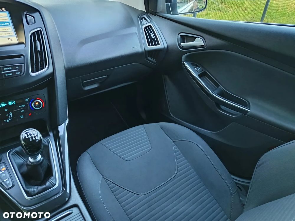 Ford Focus 1.0 EcoBoost STart-Stopp-System TITANIUM - 32