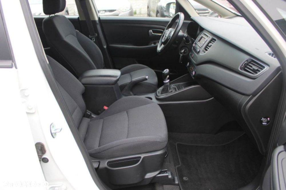 Kia Carens - 26