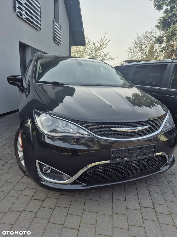 Chrysler Pacifica - 8