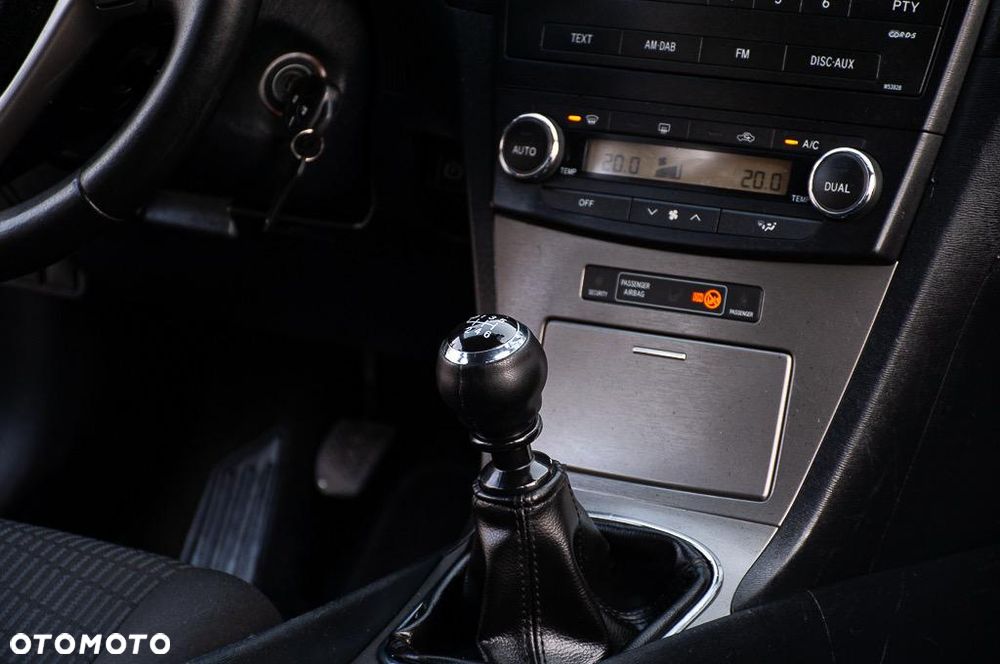 Toyota Avensis 2.2 D-4D X - 38