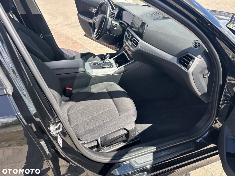 BMW Seria 3 320e - 24
