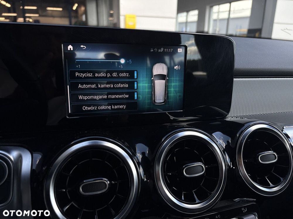 Mercedes-Benz GLB 200 7G-DCT - 23