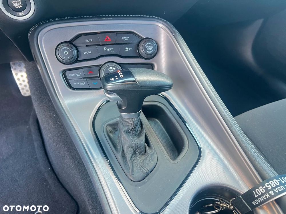 Dodge Challenger 5.7 R/T - 18