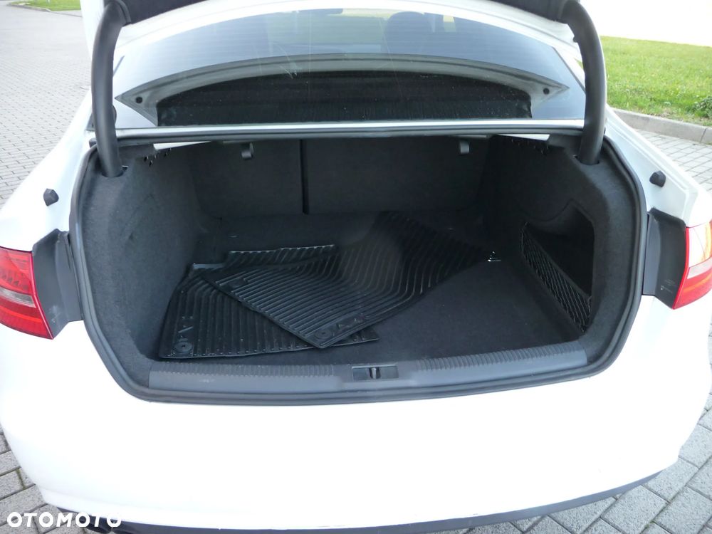 Audi A4 Limousine - 30