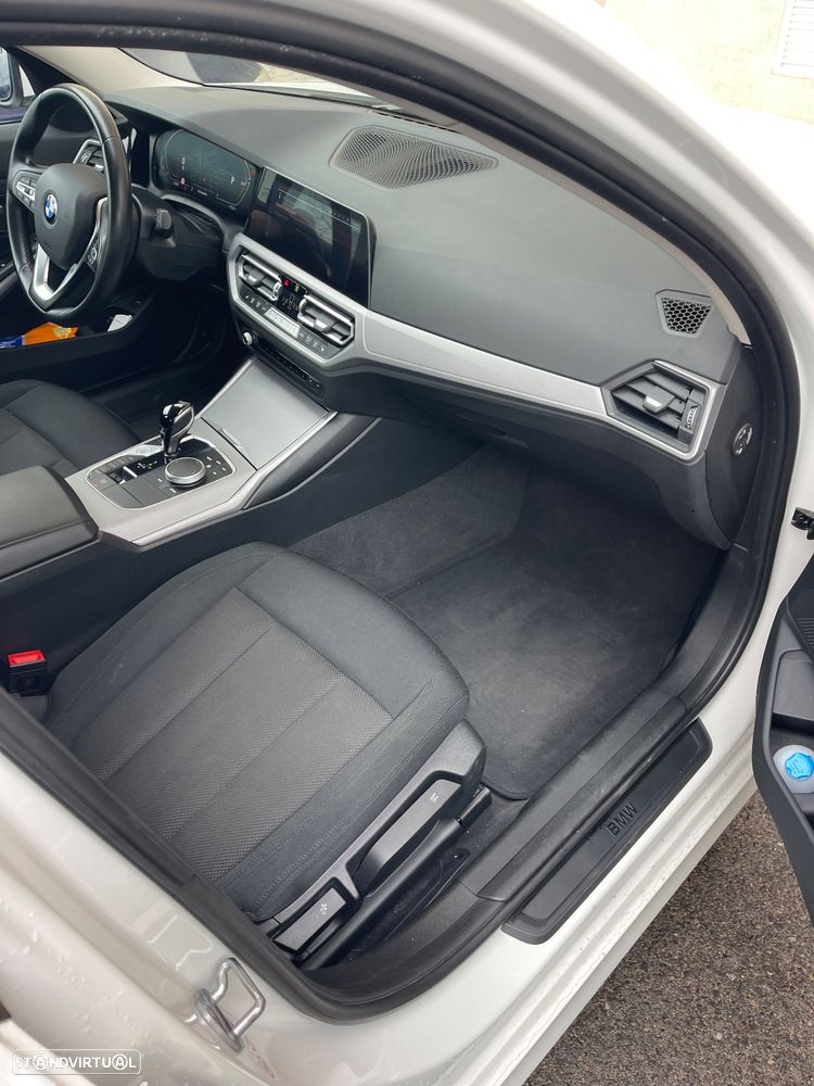BMW 320 d Aut. Sport Line - 12