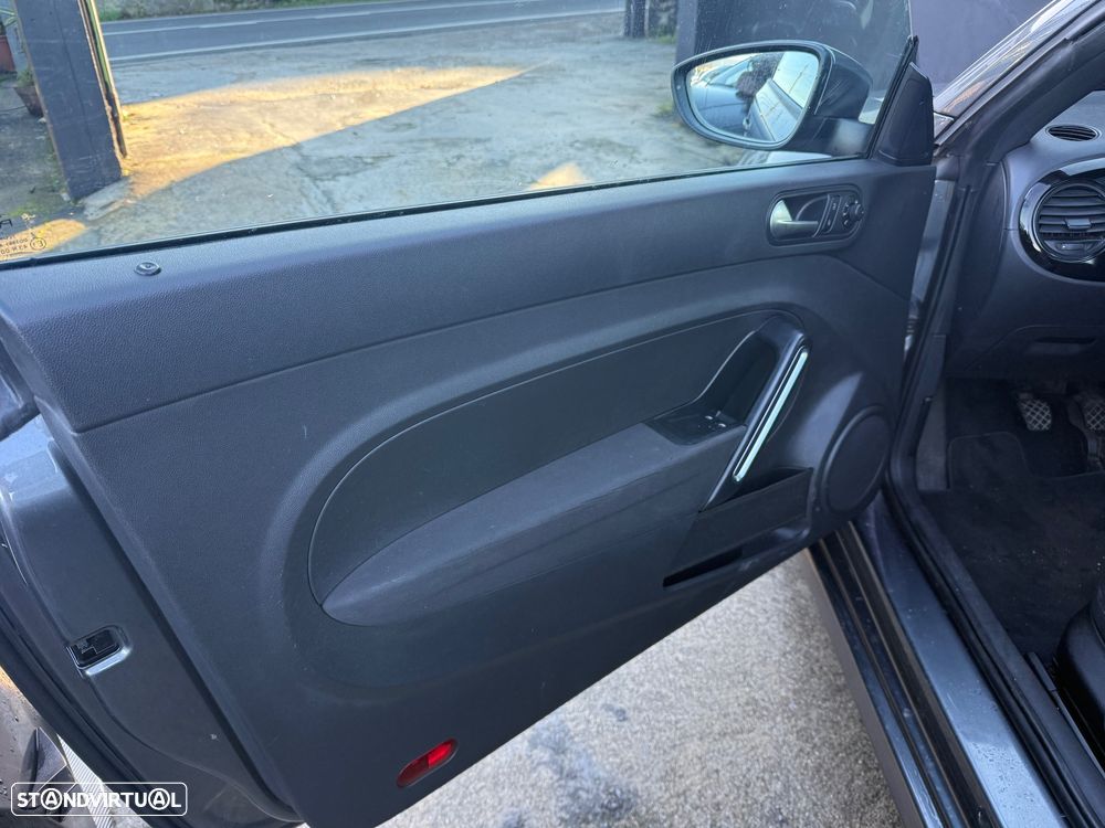 VW New Beetle 1.6 TDi Design - 25