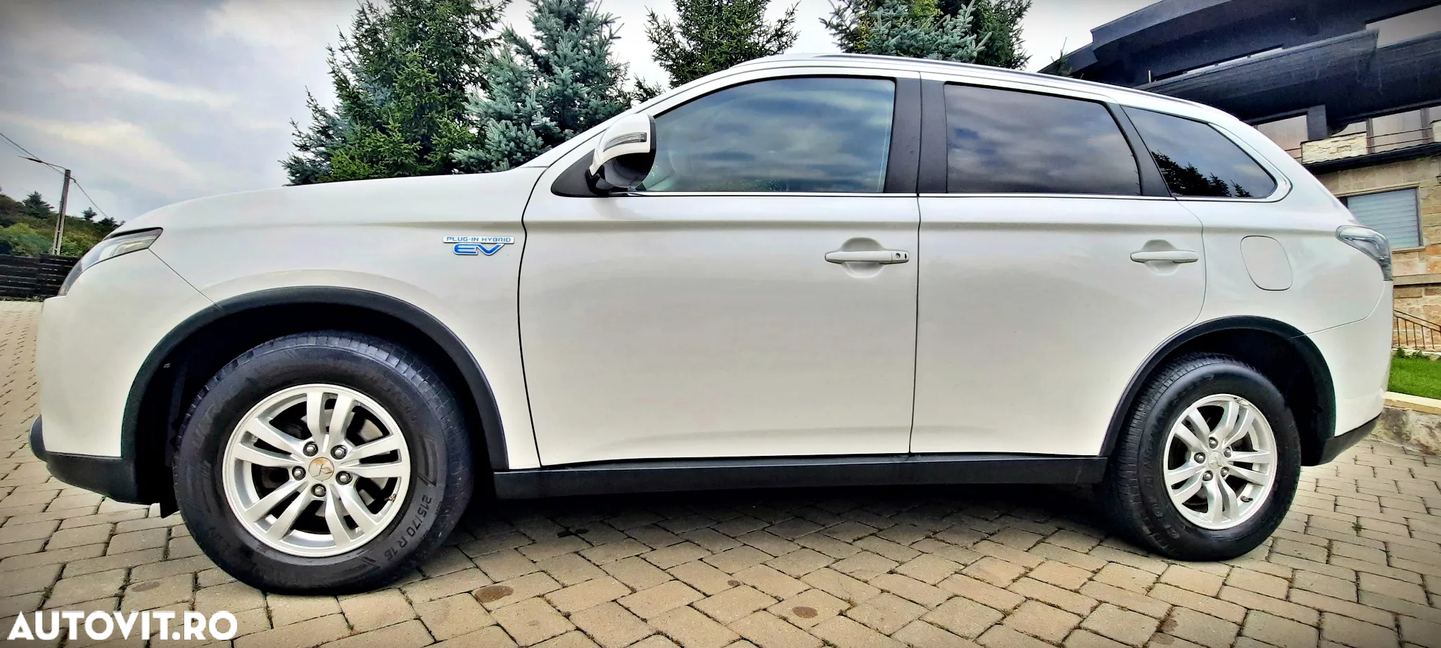 Mitsubishi Outlander 2.0 4WD Plug-In Hybrid - 7