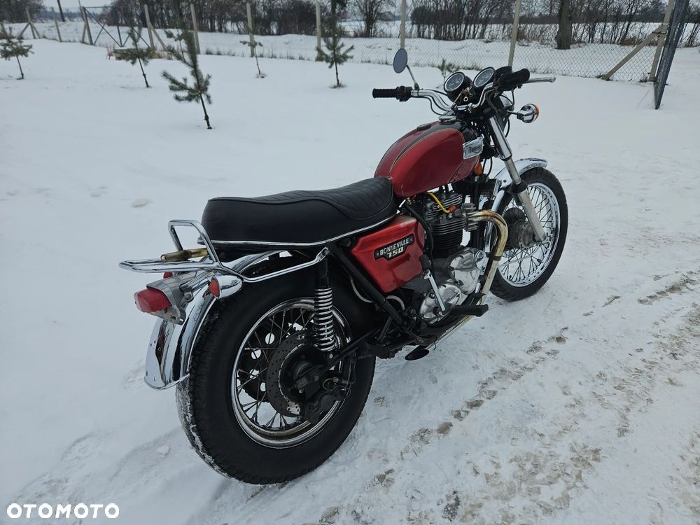 Triumph Bonneville - 3
