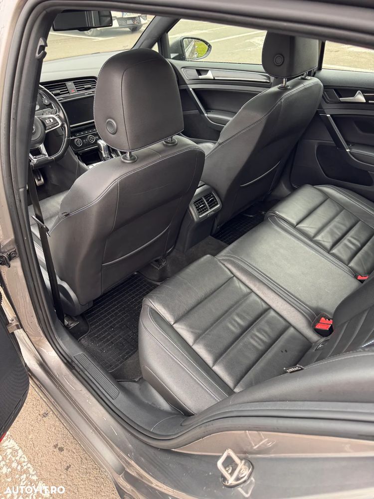 Volkswagen Golf - 26