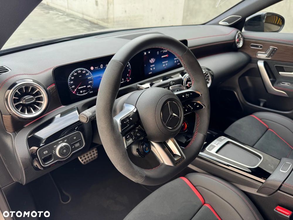 Mercedes-Benz CLA AMG 45 S 4-Matic+ 8G-DCT - 13