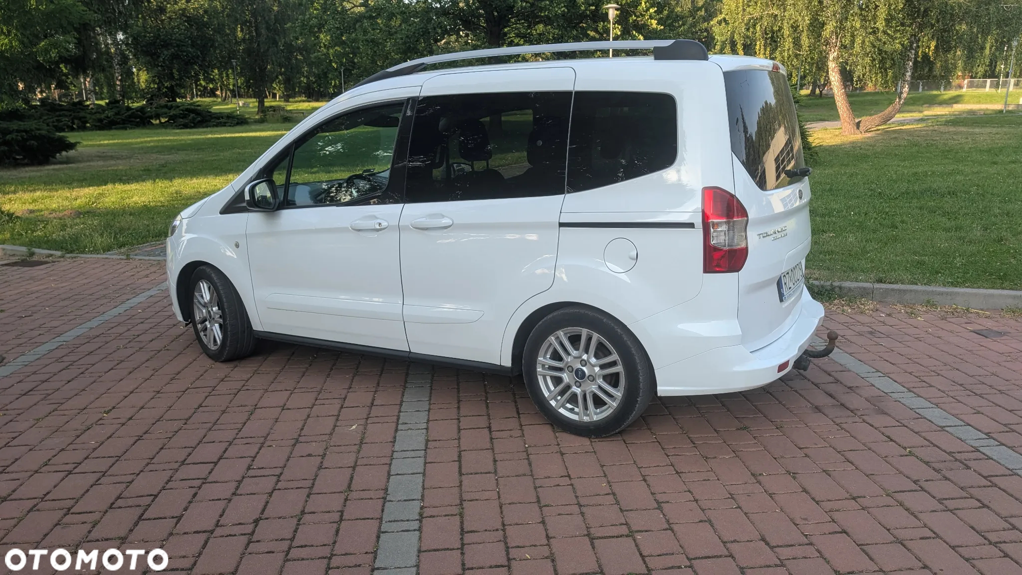 Ford Tourneo Courier 1.0 EcoBoost Titanium - 4