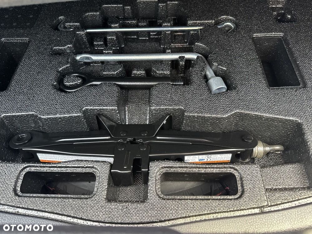 Toyota Camry 2.5 Hybrid Comfort CVT - 29
