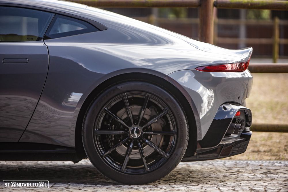 Aston Martin Vantage Coupe 4.0 Twin-Turbo V8 - 12