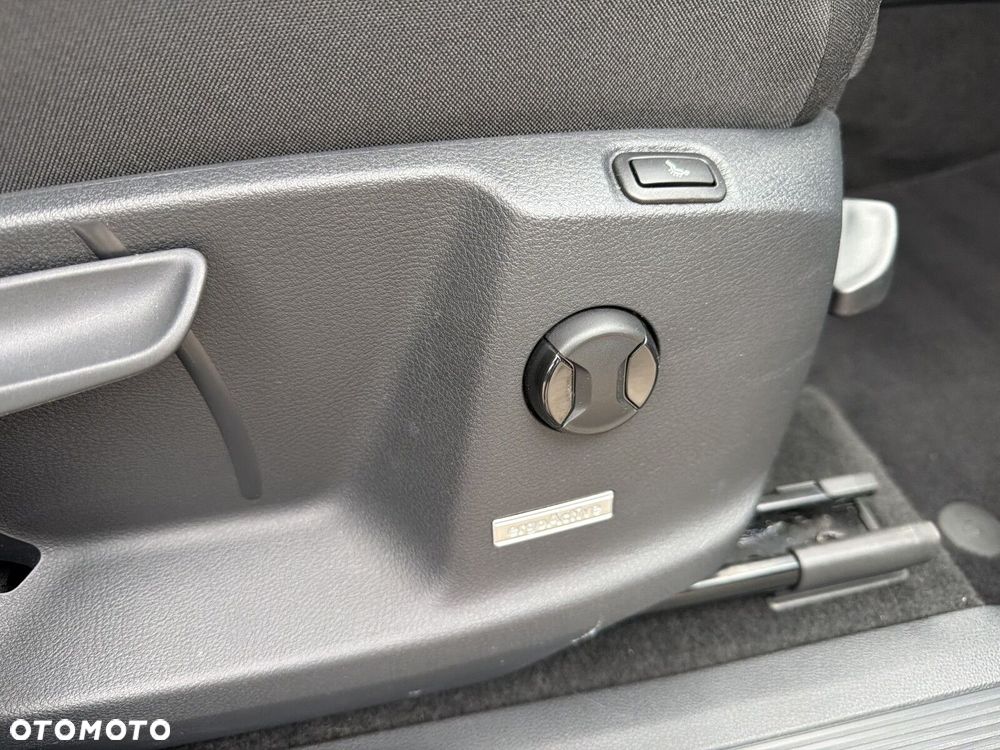 Volkswagen Touran 2.0 TDI BMT Comfortline DSG - 11
