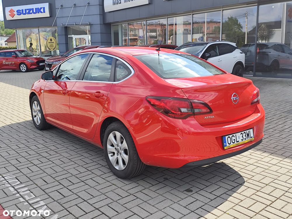 Opel Astra 1.6 Business EU6 - 3
