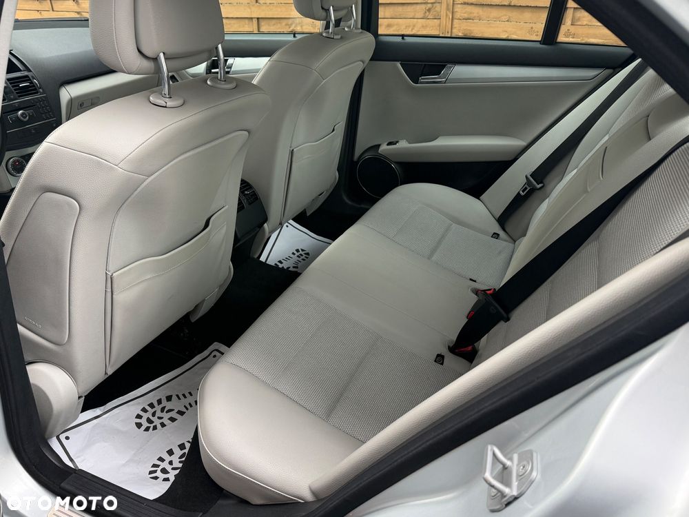 Mercedes-Benz Klasa C 180 T Kompressor Automatik BlueEFFICIENCY Avantgarde - 8