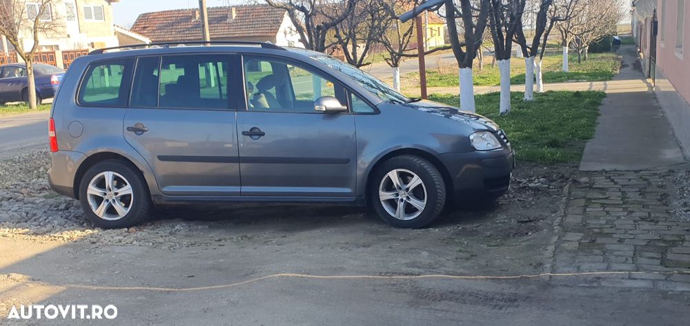 Volkswagen Touran 1.9 TDI Highline - 1