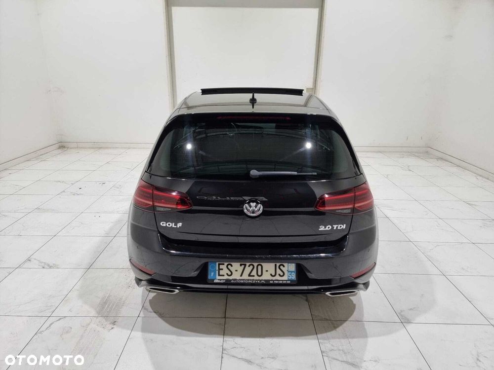 Volkswagen Golf - 6