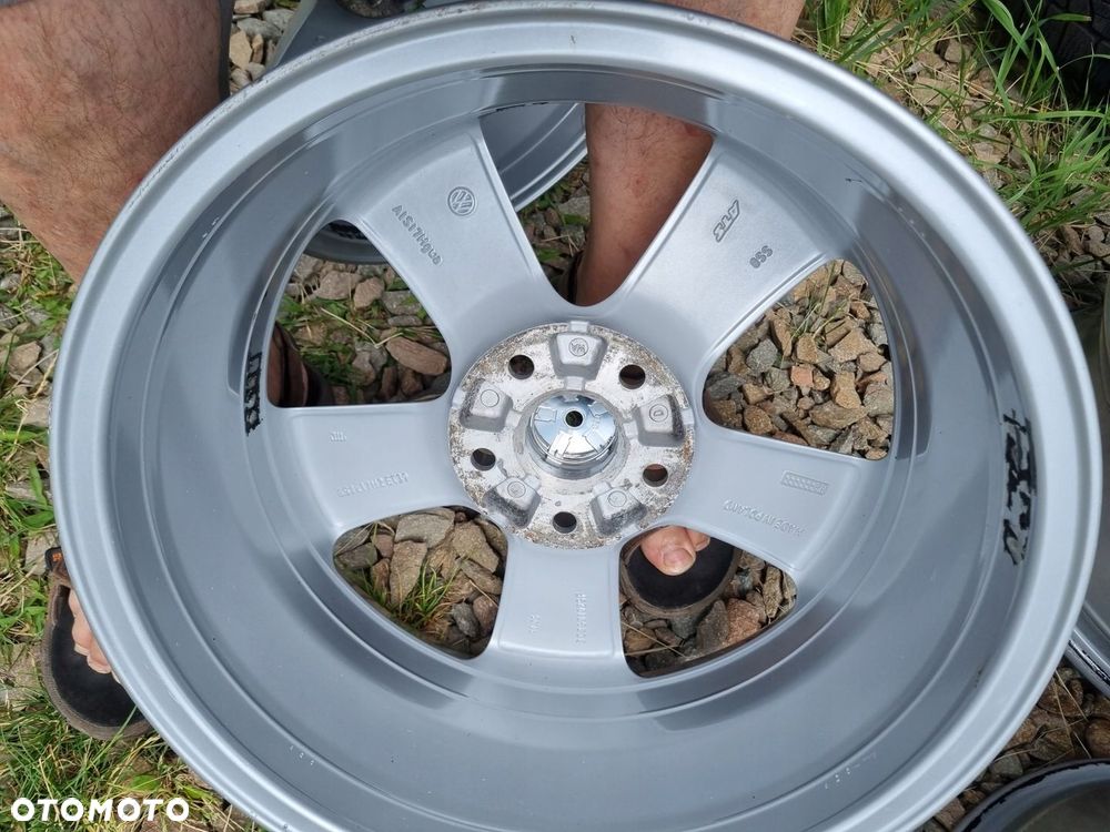 VW 3C8 PASSAT, AUDI Q3,Q2,SKODA ,SEAT 6.5X17 ET39 5X112 bdb stan - 6