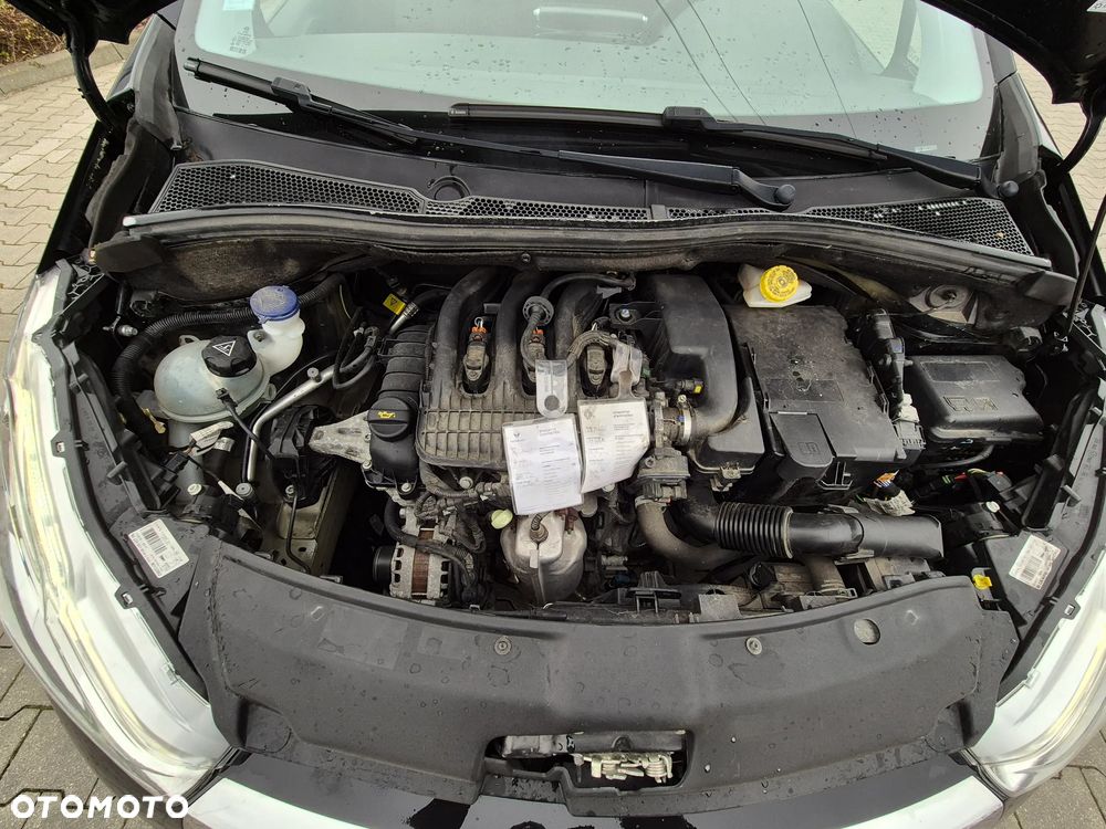 Peugeot 208 - 17