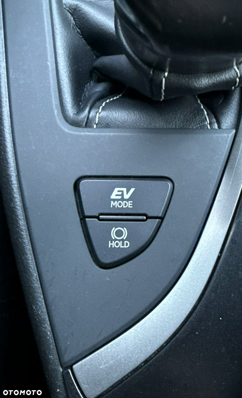 Lexus UX 250h Elegance 2WD - 29