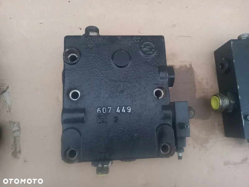 Zawór priorytetowy LT43 Case CVX150 - 4