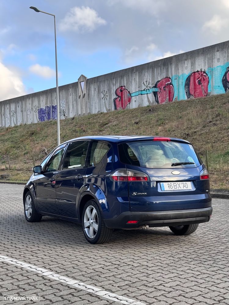 Ford S-Max - 11