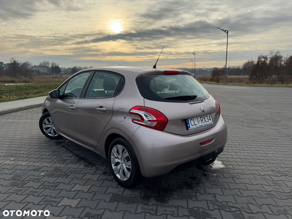 Peugeot 208 - 1