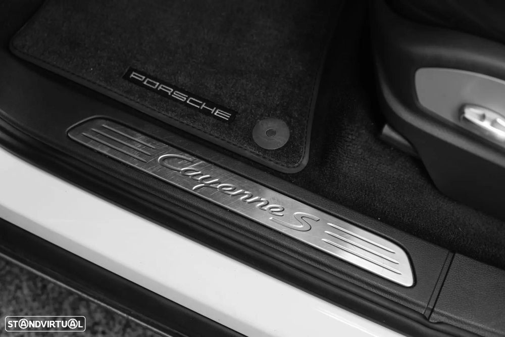 Porsche Cayenne S - 39