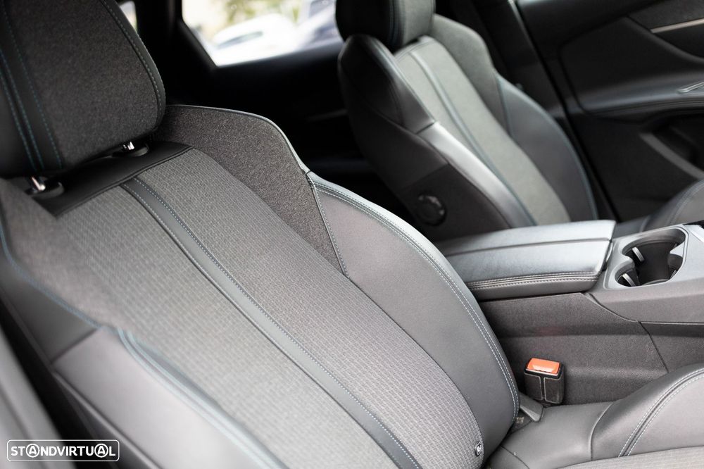 Peugeot 3008 1.6 Hybrid Allure e-EAT8 - 38