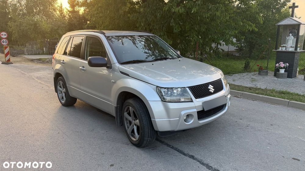 Suzuki Grand Vitara 2.0 - 9