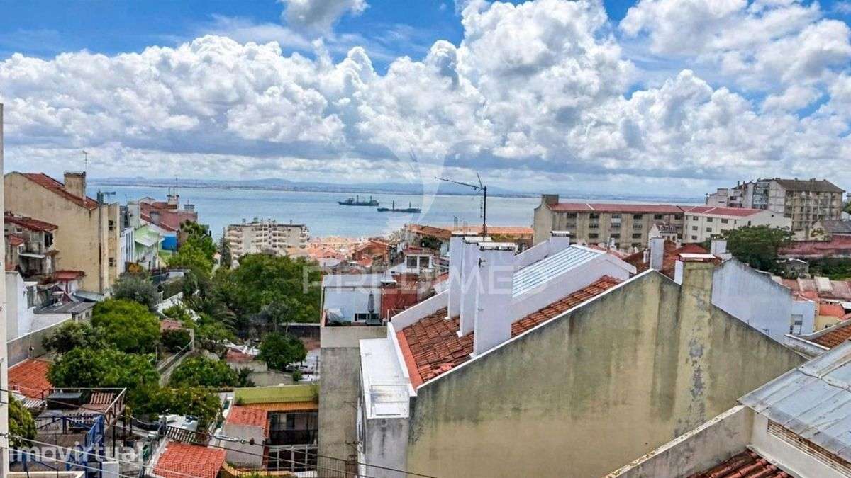 Apartamento Totalmente Remodelado com Vista Rio e Potencial de Apro... - Grande imagem: 5/13