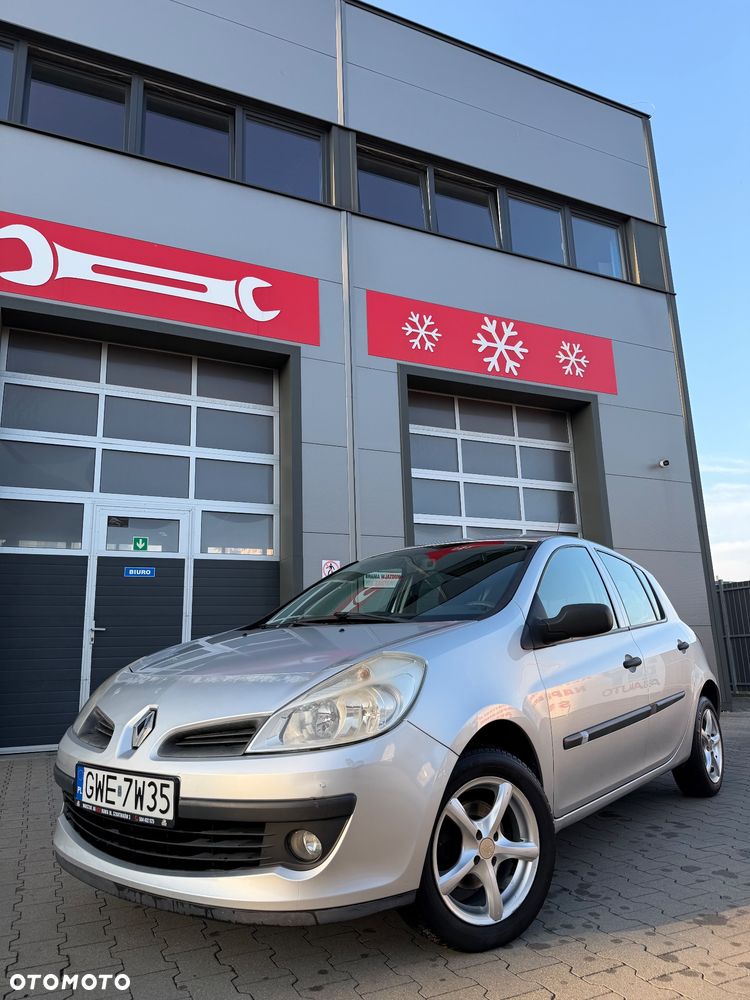 Renault Clio 1.2 16V All Inclusive - 1
