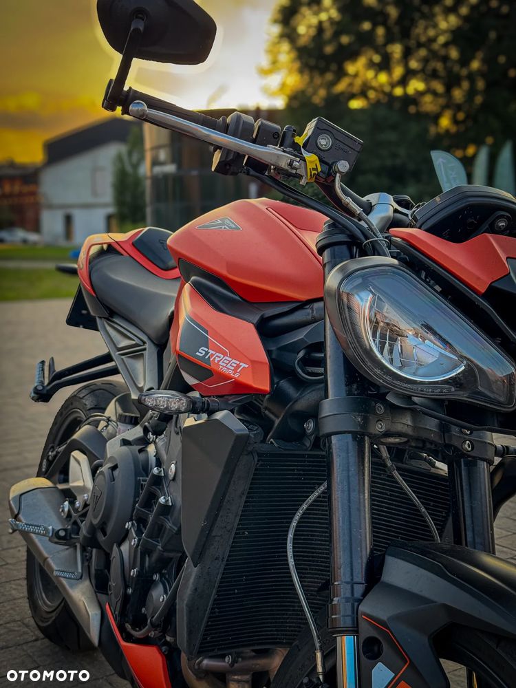 Triumph Street Triple - 8