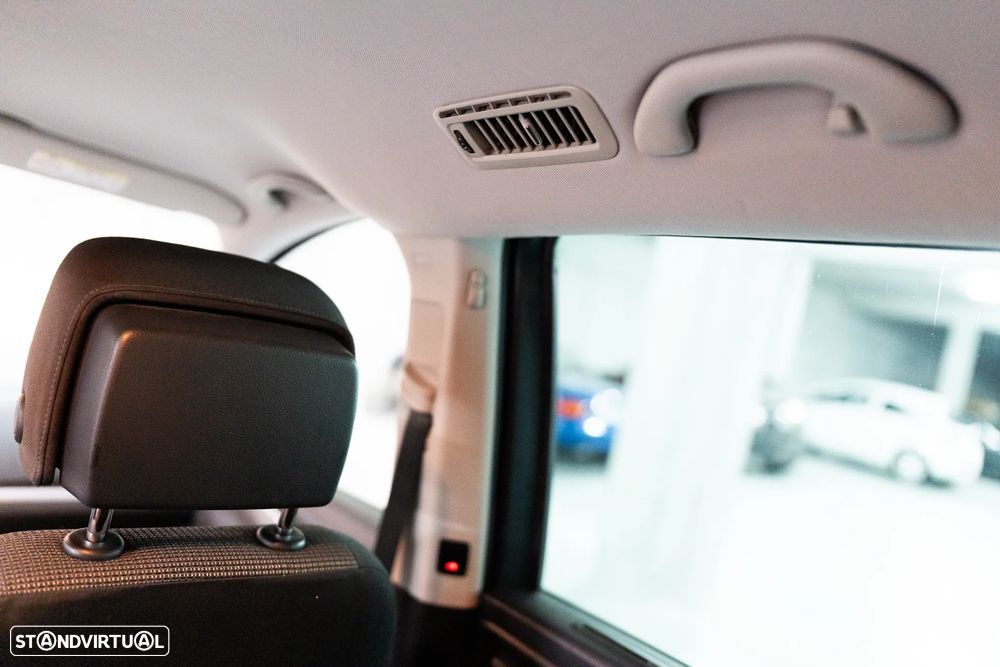 VW Sharan 2.0 TDI Confortline DSG - 39