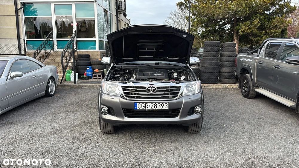 Toyota Hilux 2.5 D-4D SR - 26