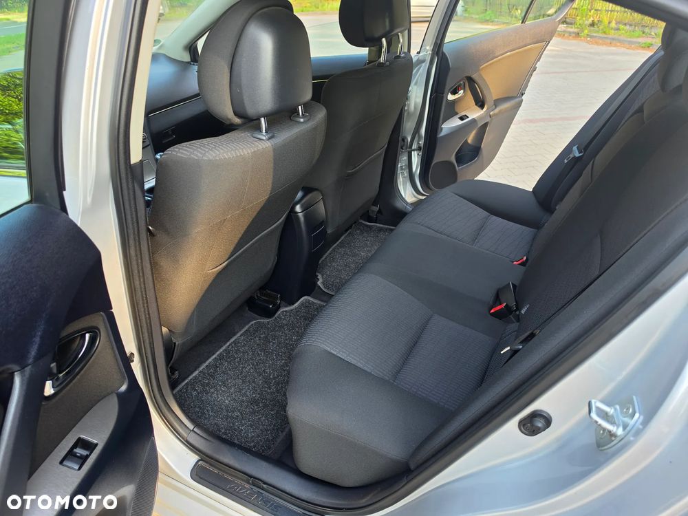 Toyota Avensis 1.8 Executive - 25