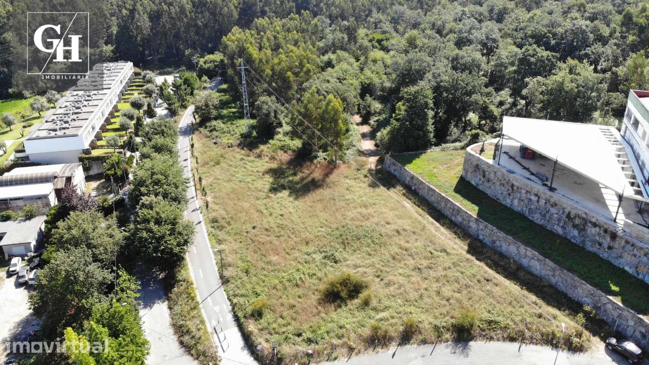 Terreno em Outiz – Possibilidade de construção para 3 moradias - Grande imagem: 2/13