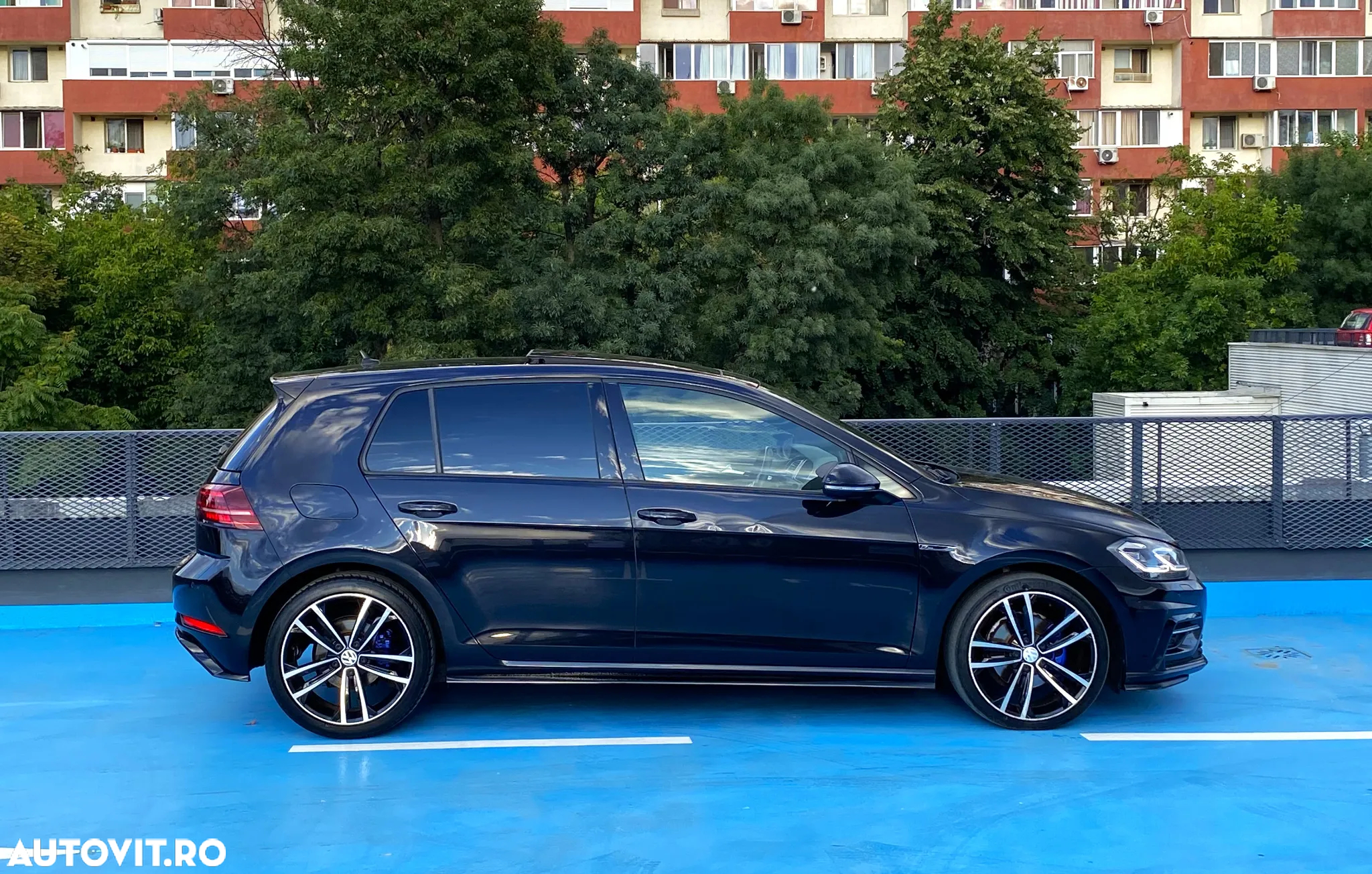 Volkswagen Golf 1.5 eTSI OPF DSG R-Line - 3