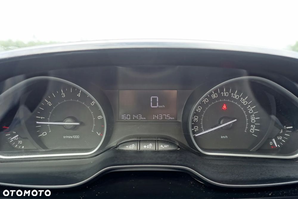 Peugeot 2008 1.2 Pure Tech Style - 17