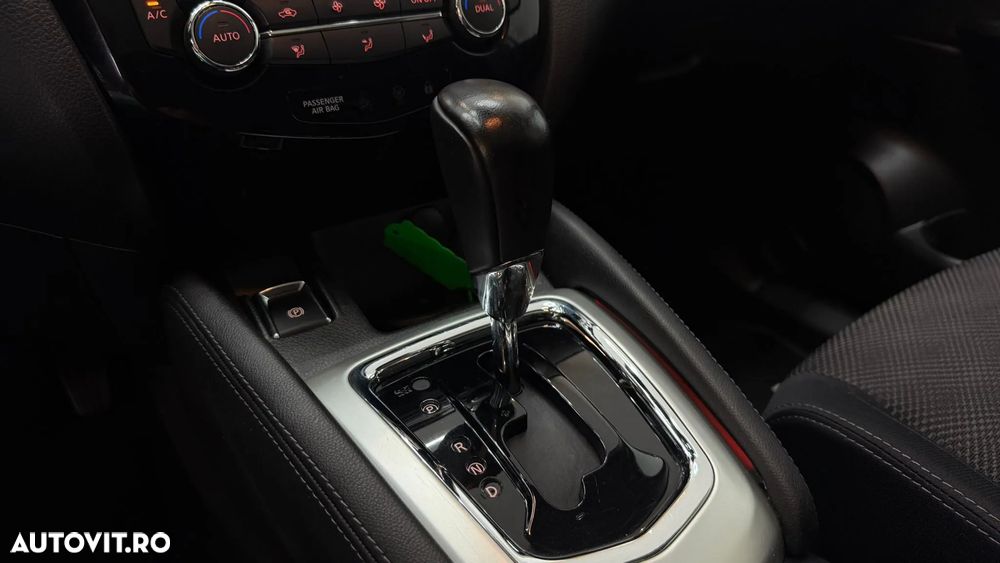 Nissan Qashqai 1.6 DCI Xtronic N-Connecta - 25