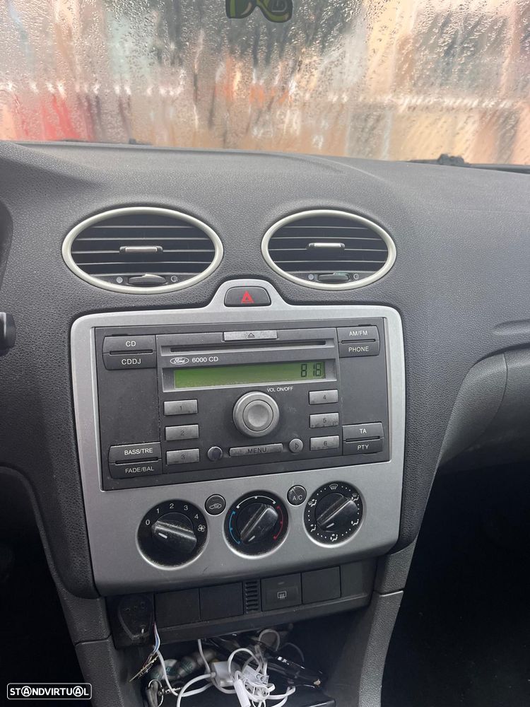 Ford Focus 1.6 TDCi Ghia - 8