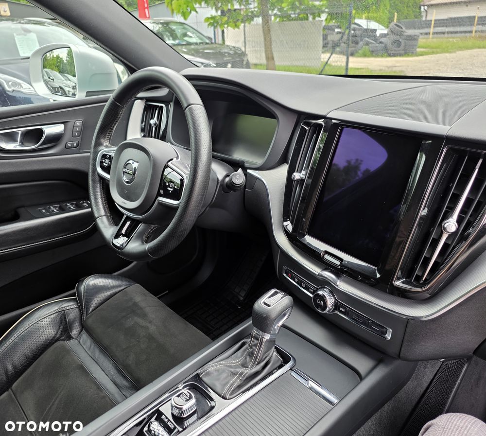 Volvo XC 60 D4 AWD Geartronic RDesign - 19
