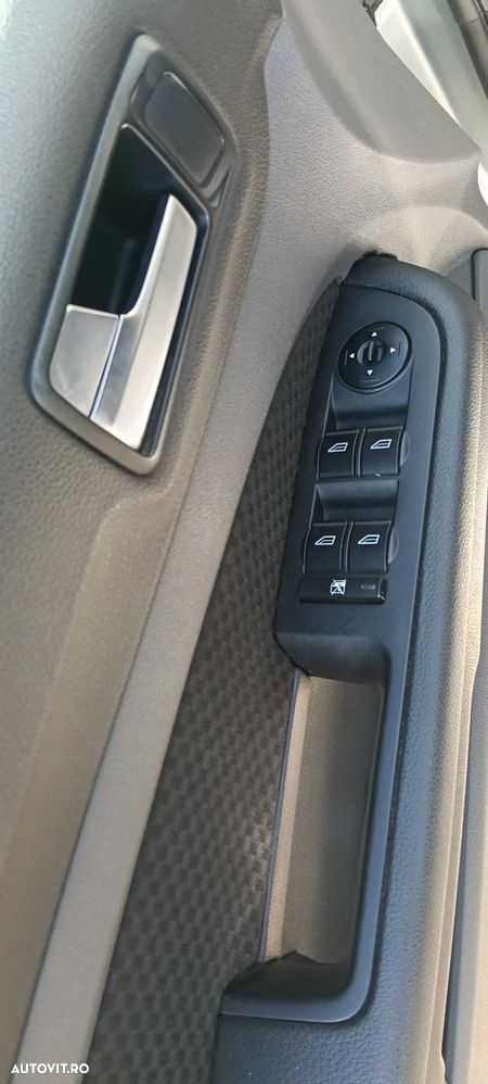 Ford Focus 1.6i Comfort - 6