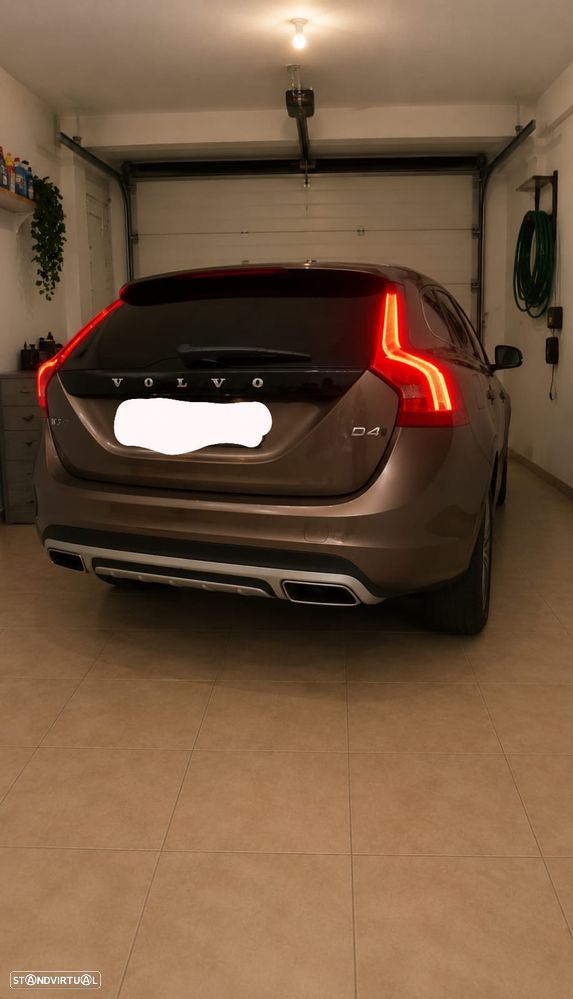 Volvo V60 2.0 D4 Momentum Plus - 4